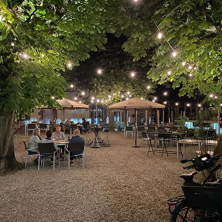 Zum Rayers Cafe-restaurant & Boutique-hotel מלון ווגטסבורג