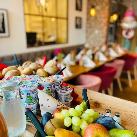 Zum Rayers Cafe-restaurant & Boutique-hotel מלון