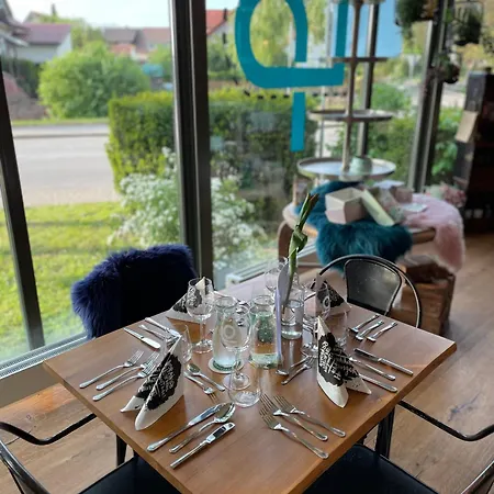 Zum Rayers Cafe-restaurant & Boutique-hotel מלון ווגטסבורג