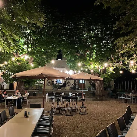 Zum Rayers Cafe-restaurant & Boutique-hotel מלון