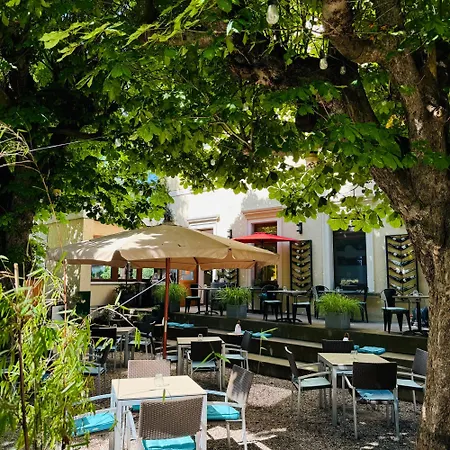 Zum Rayers Cafe-restaurant & Boutique-hotel מלון